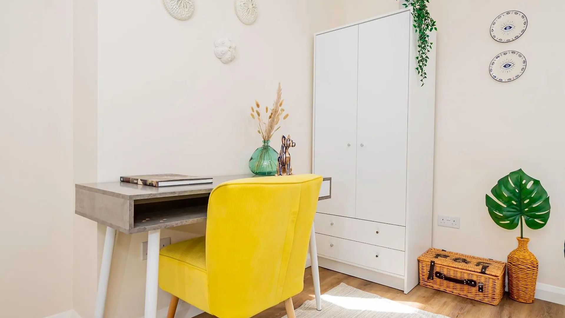 Modern 3-Bedroom 2-Bathroom Flat With Garden At Hanwell Greenford  Greenford (Greater London)
