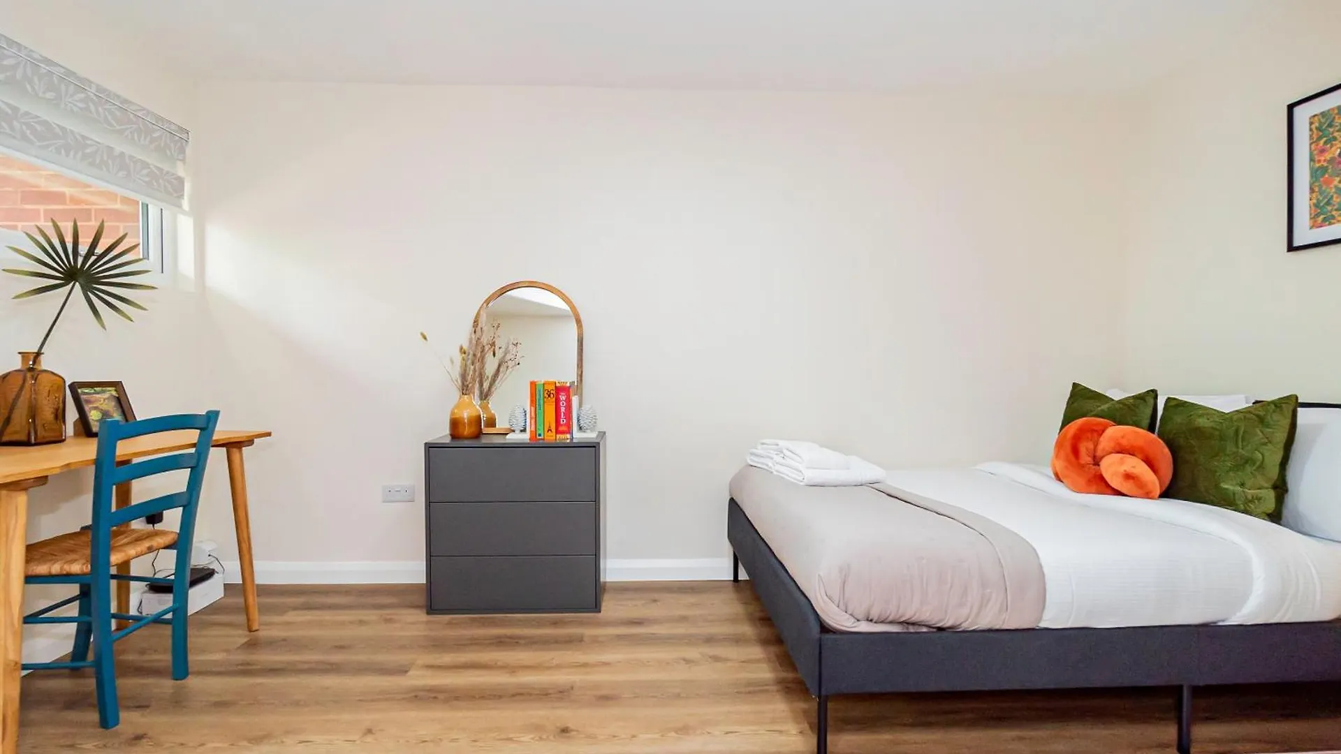 Modern 3-Bedroom 2-Bathroom Flat With Garden At Hanwell Greenford  Greenford (Greater London)
