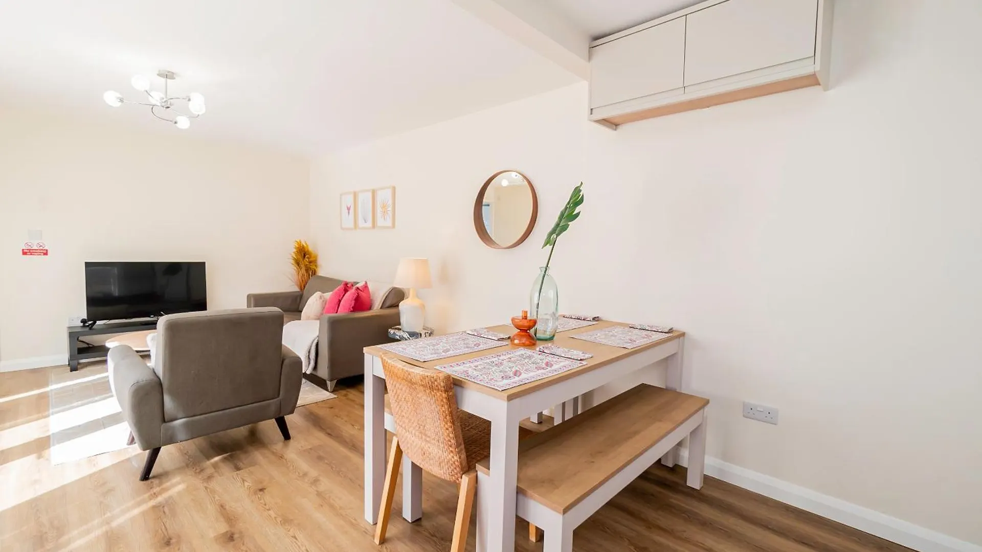 Apartment Modern 3-Bedroom 2-Bathroom Flat With Garden At Hanwell Greenford  United Kingdom