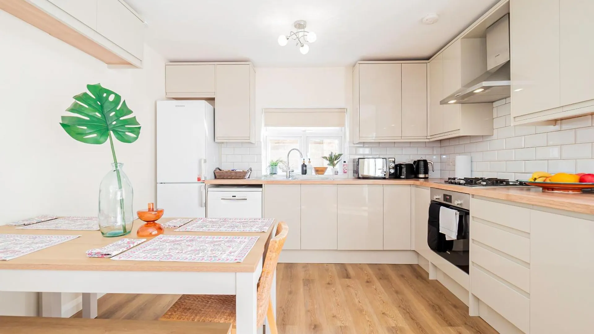 Modern 3-Bedroom 2-Bathroom Flat With Garden At Hanwell Greenford  0*, Greenford (Greater London) Storbritannien