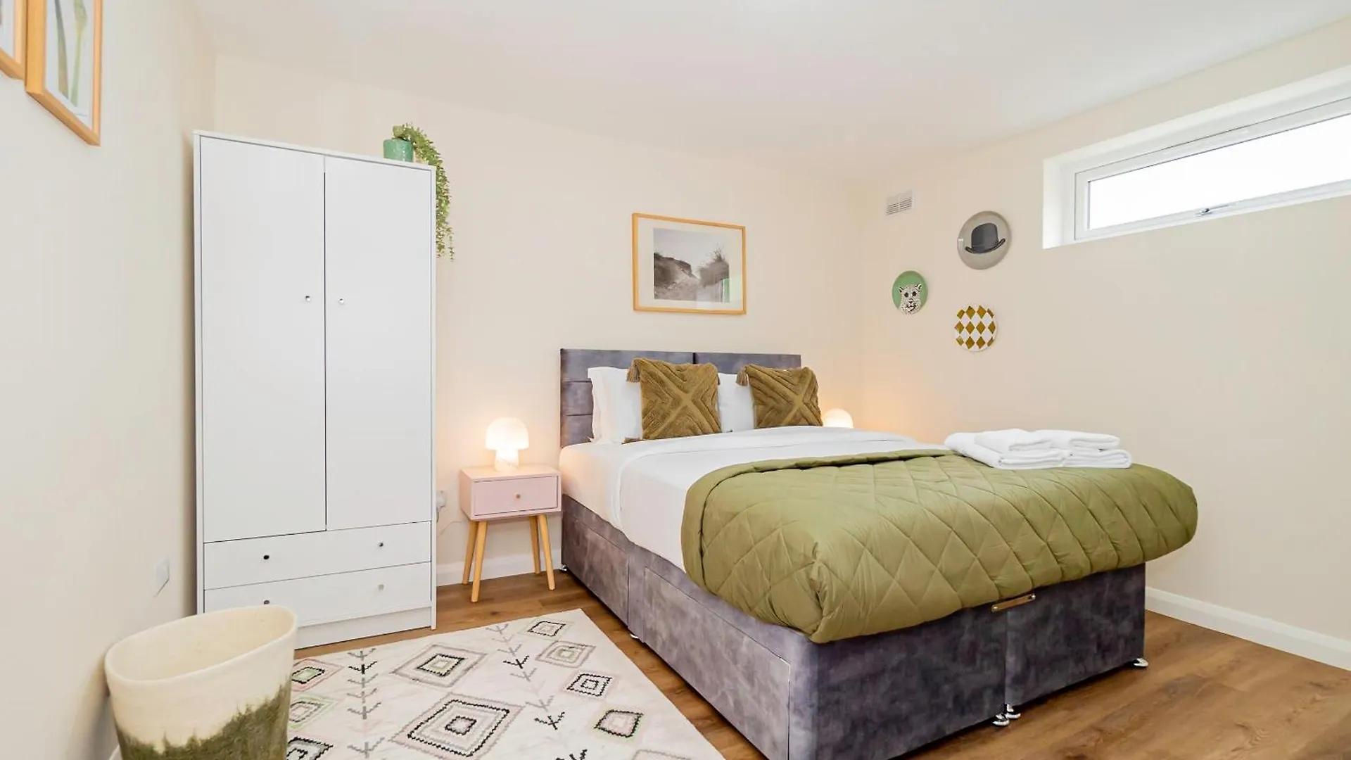 Modern 3-Bedroom 2-Bathroom Flat With Garden At Hanwell Greenford  0*, Greenford (Greater London)