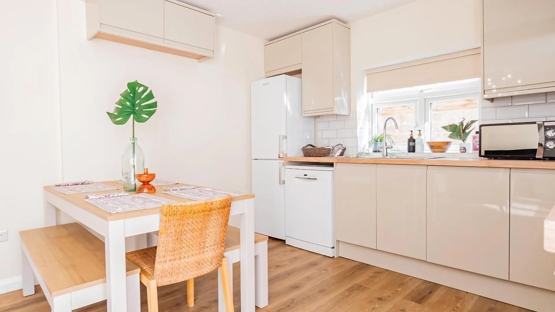 Modern 3-Bedroom 2-Bathroom Flat With Garden At Hanwell Greenford  Lägenhet Greenford (Greater London)
