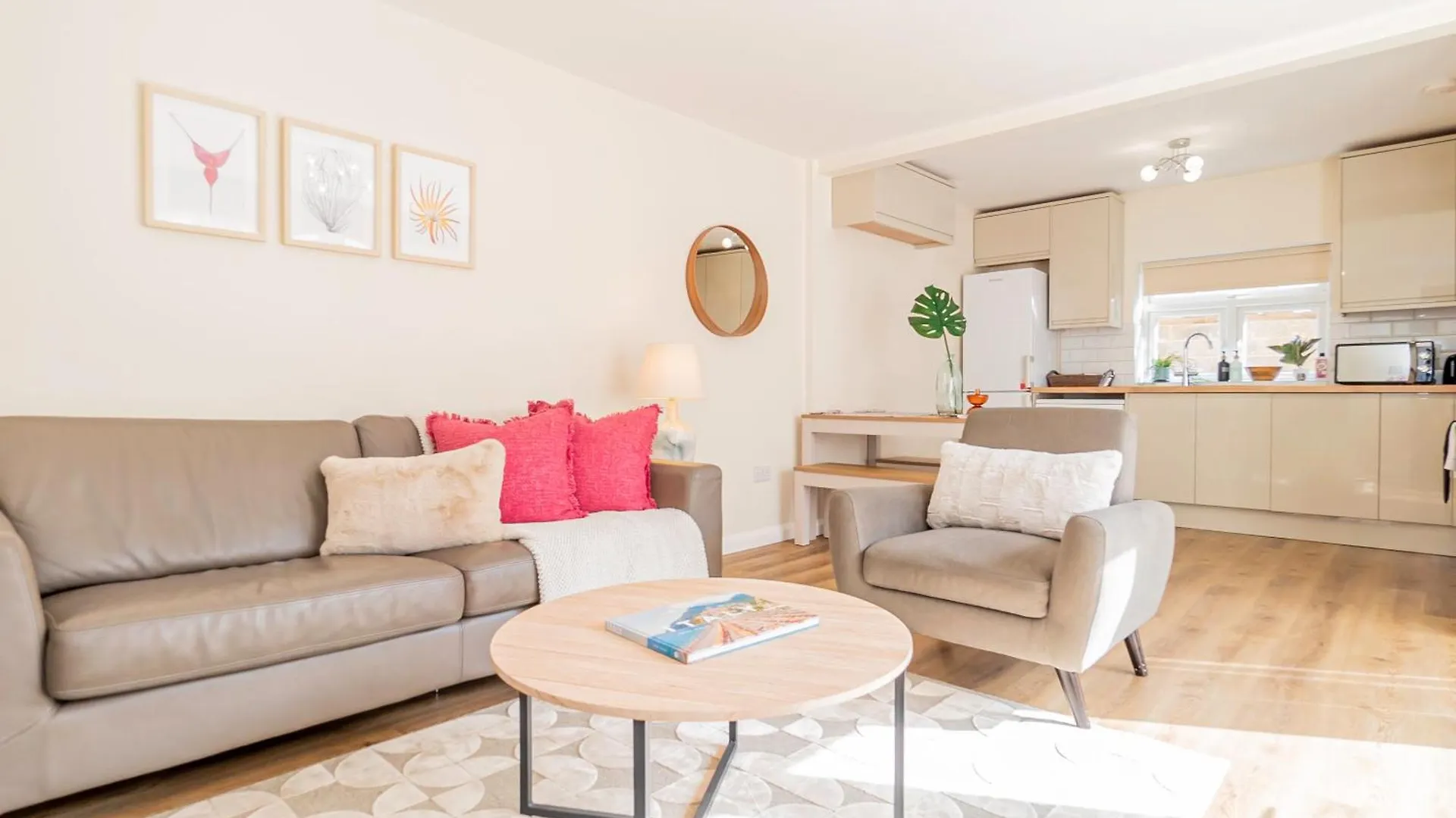 Lägenhet Modern 3-Bedroom 2-Bathroom Flat With Garden At Hanwell Greenford